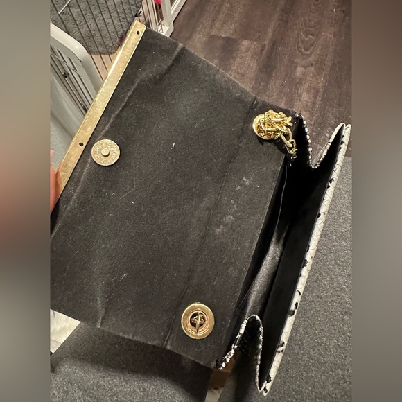 Faux Snake Skin Bag w gold chains - Picture 3 of 4